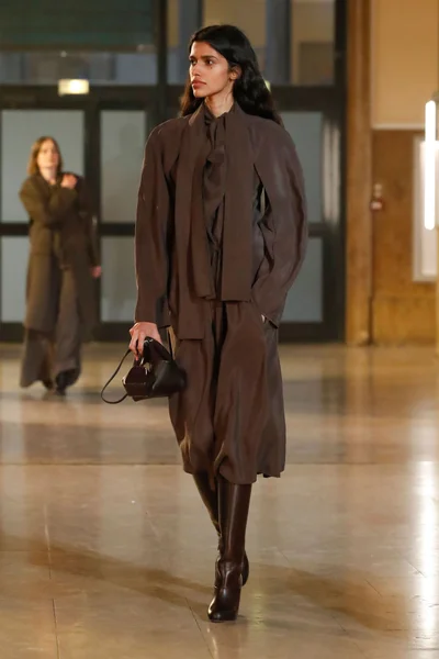 Look 7
